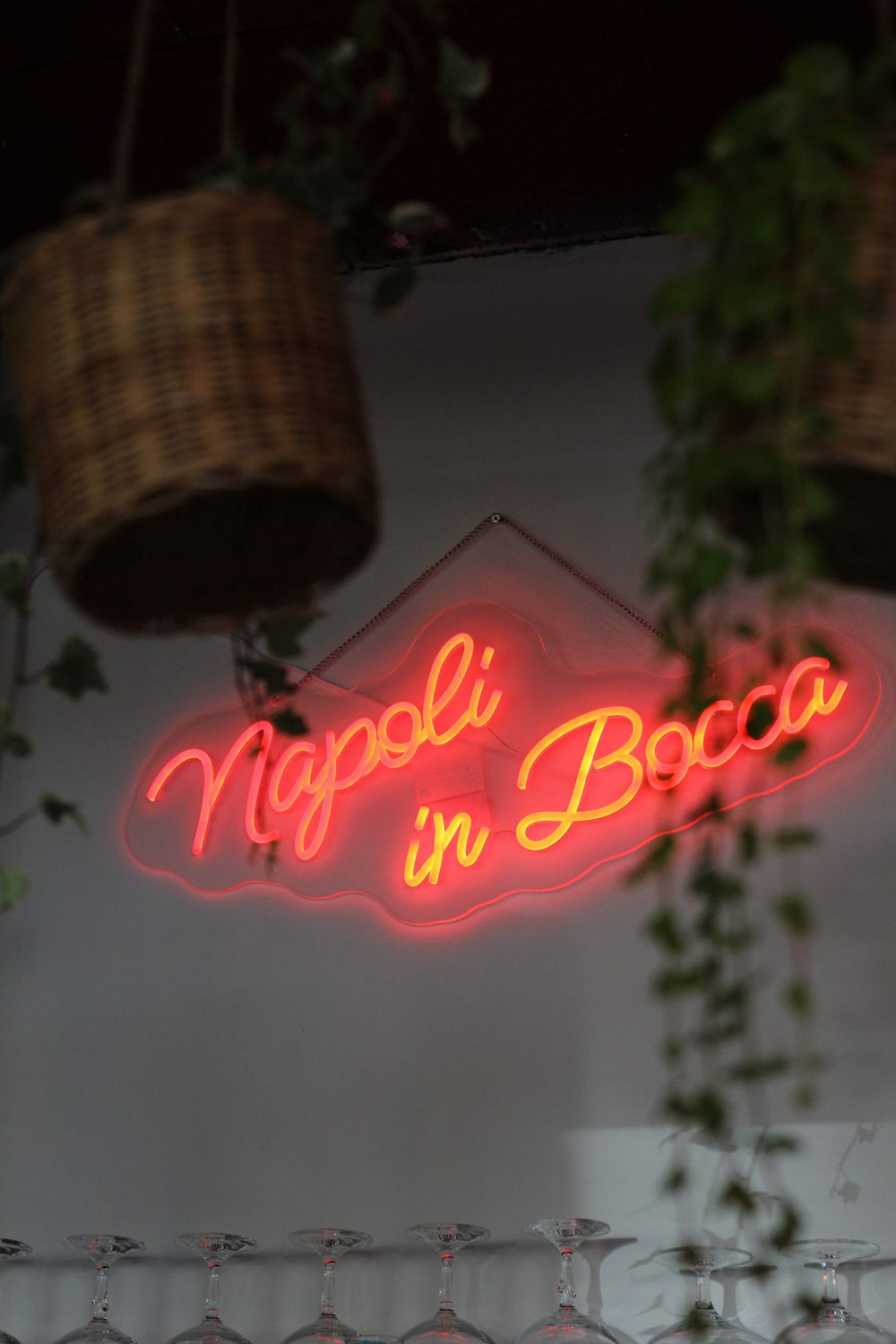 Napoli in Bocca Leuchtschrift in der Cantina Picavino